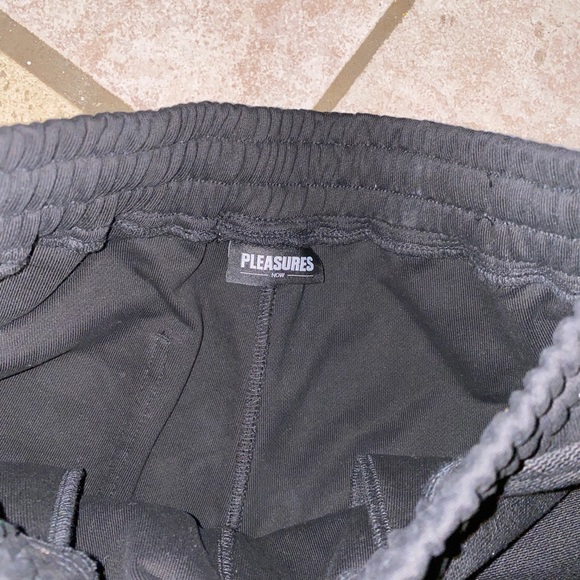 PLEASURES PAIN TOLERANCE SWEATPANTS - Picture 4 of 6